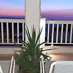 Mit Blick Auf Wasser By Interhome