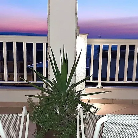 Mit Blick Auf Wasser By Interhome