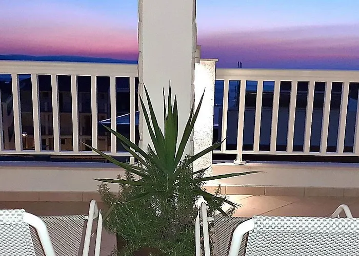 Mit Blick Auf Wasser By Interhome